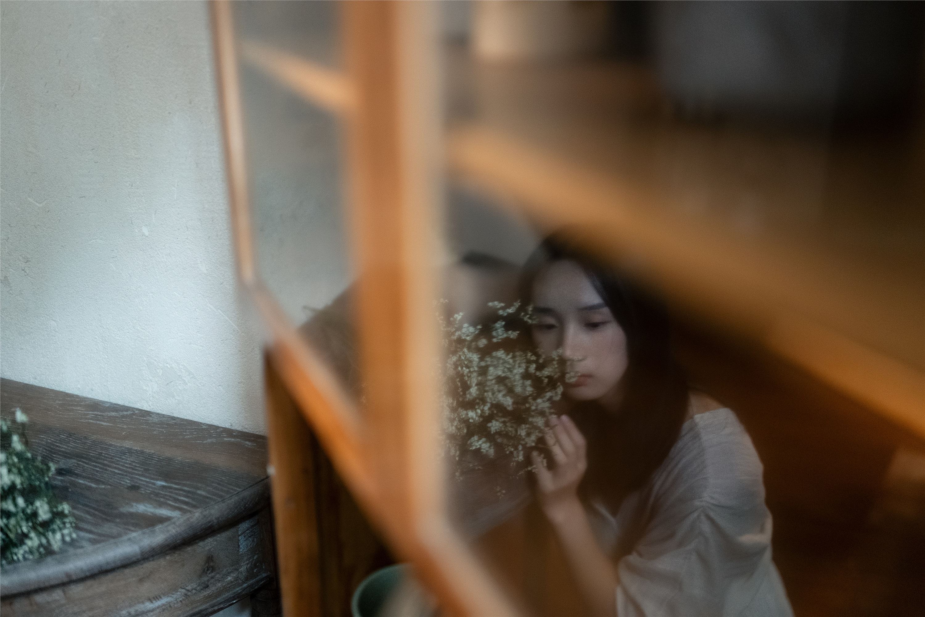 YITUYU艺图语 2025.02.06 她从光里来 方休。